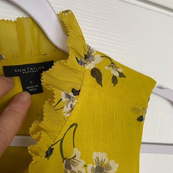 Ann Taylor Gorgeous blouse - Picture 2 of 3